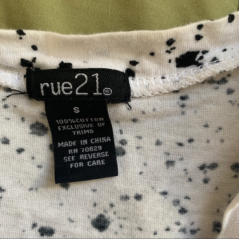 DISTRESSED RUE 21 T SHIRT - Picture 3 of 3